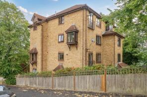 Flat 2, 2 Maria Court, Cypress Road, South Norwood, London SE25 6BJ