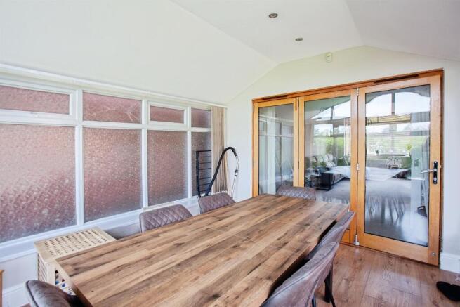 3 bed Semi-Detached for sale Image 8