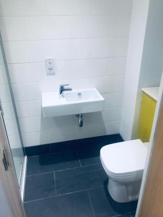 2 bed Apartment to rent Image 11