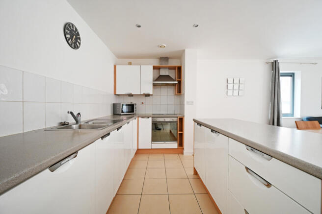 2 bed Apartment to rent Image 5