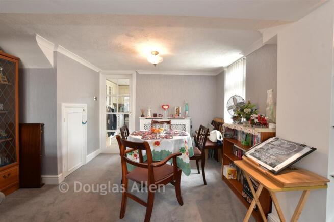 Lounge/Dining Room