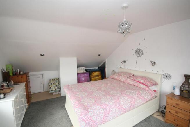 Master Bedroom (2).JPG