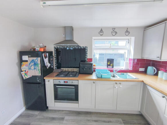 3 bed Semi-Detached for sale Image 4