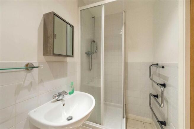 EN SUITE SHOWER ROOM