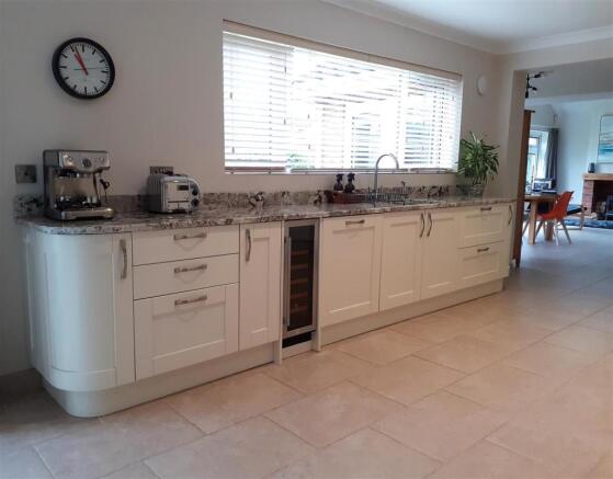 Kitchen 2 (1).jpg