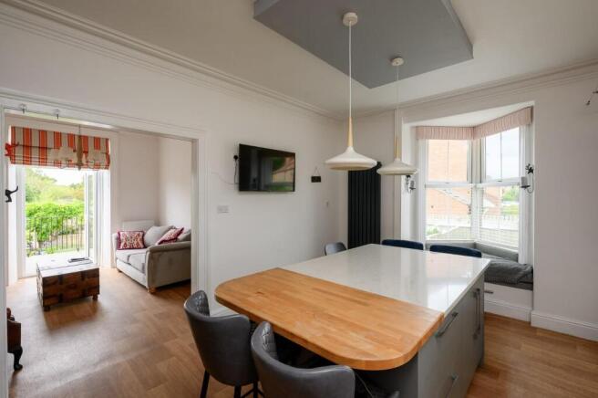 4 bed House for sale Image 6