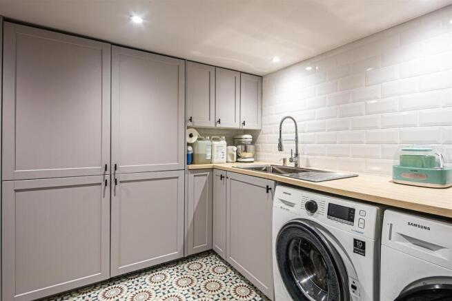4 bed Terraced for sale Image 11