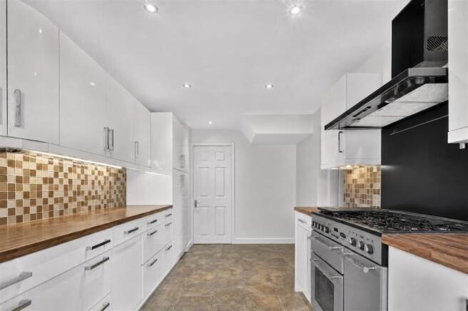 4 bed Detached for sale Image 5