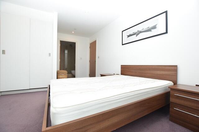 2 bed Apartment to rent Image 6