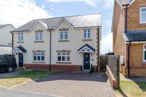 90, Gwel Y Llan, Caernarfon LL55 2SQ