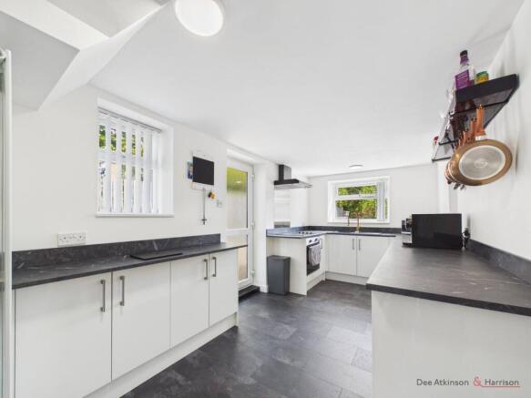 4 bed Detached for sale Image 6