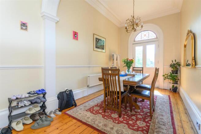 6 bed Semi-Detached for sale Image 8