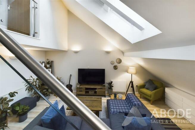 CAM02696G0-PR0432-STILL011.jpg