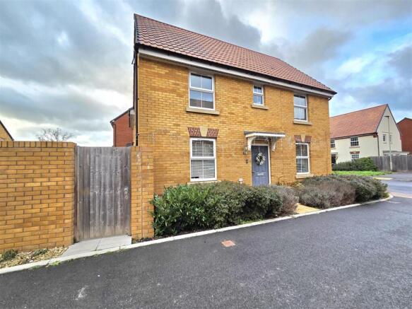 3-bed semi-detached on Warbler Close, Hardwicke, Gloucester, £332,500