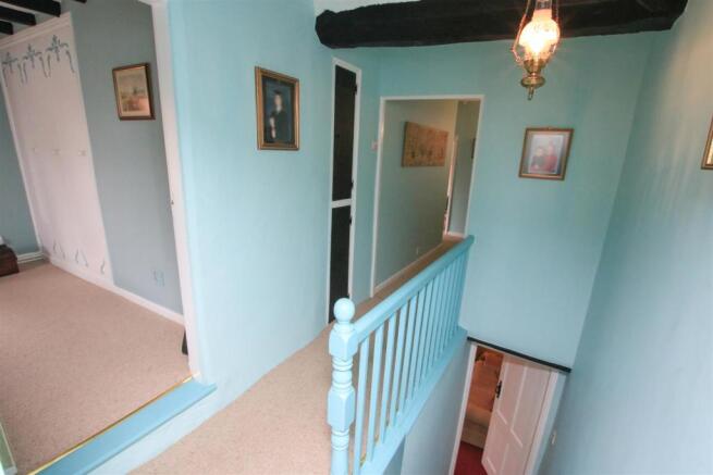 FIRST FLOOR LANDING
