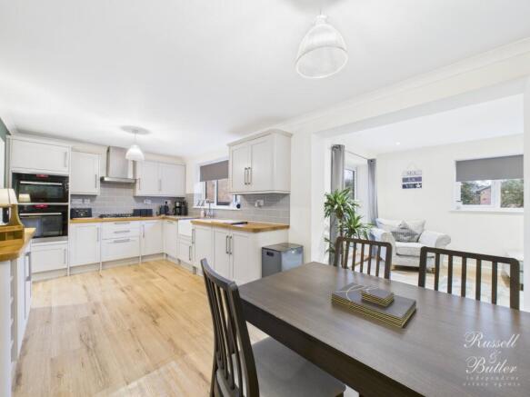 CAM01995G0-PR0407-STILL021