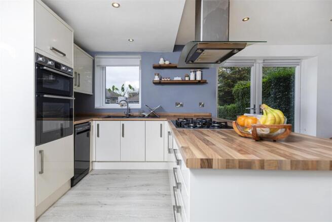 3 bed Semi-Detached for sale Image 6
