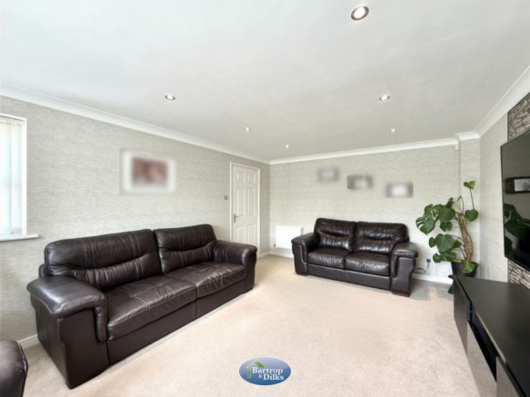 5 bed Detached for sale Image 9