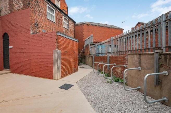 1 bed Apartment to rent Image 9