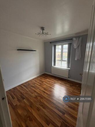3 bed Flat to rent Image 6