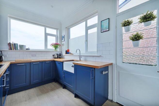 4 bed Semi-Detached for sale Image 11