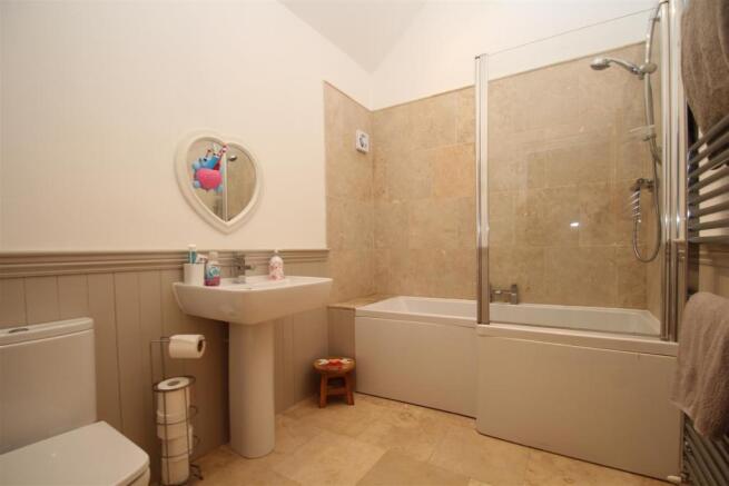 Main Bathroom.JPG