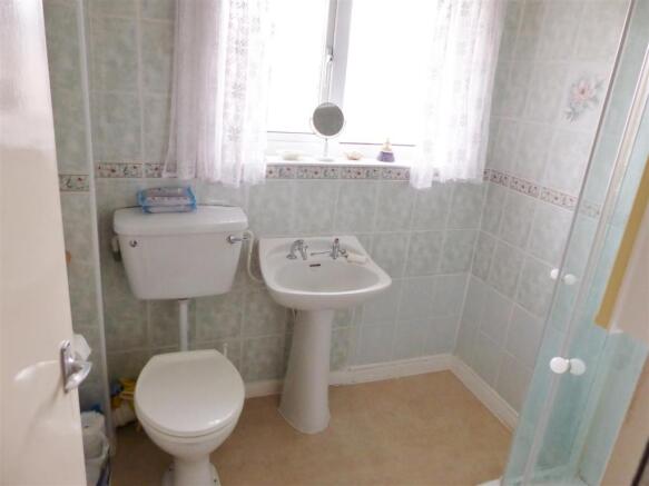 FAMILY SHOWER ROOM