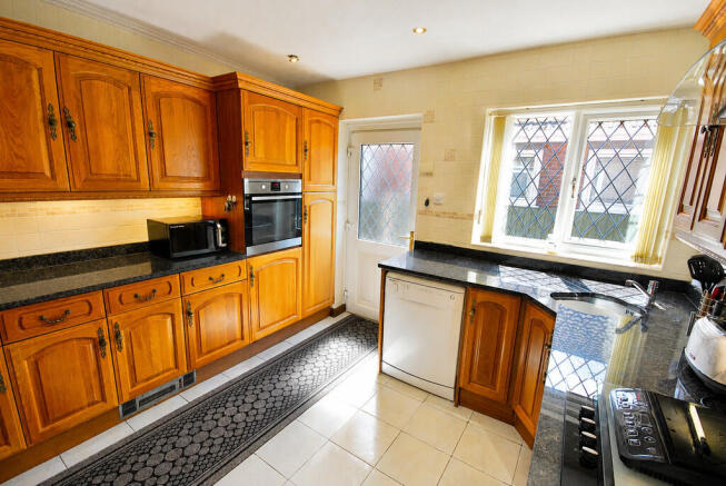 3 bed Semi-Detached Bungalow for sale Image 6
