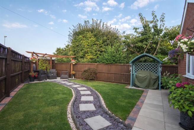 Enclosed side garden