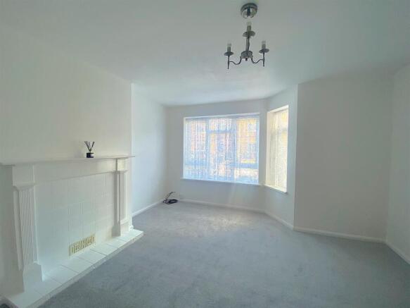 32C St James Rd - Lounge1.jpg