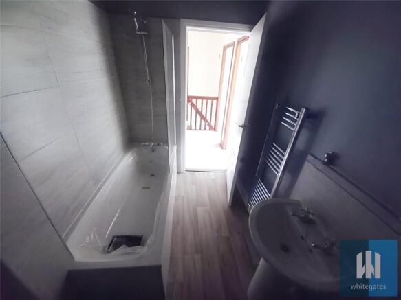 2 bed Terraced to rent Image 6