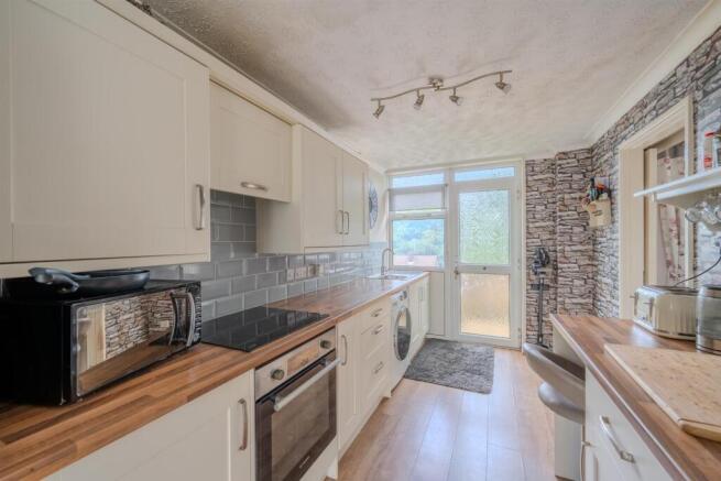 44 Lea Close-13.jpg