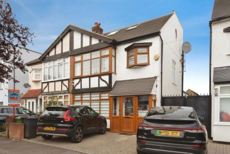 Normanshire Drive, Chingford, E4
