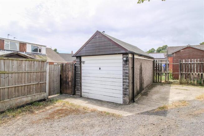 2 bed Semi-Detached Bungalow for sale Image 10