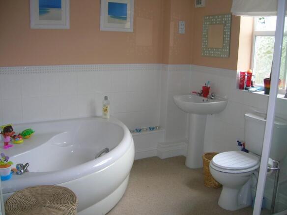 FAMILY BATHROOM