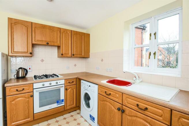Fitted Kitchen/breakfast area