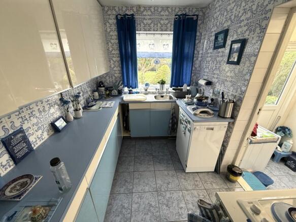Carr Road, Northolt, Middlesex, UB5 4RB photo 4