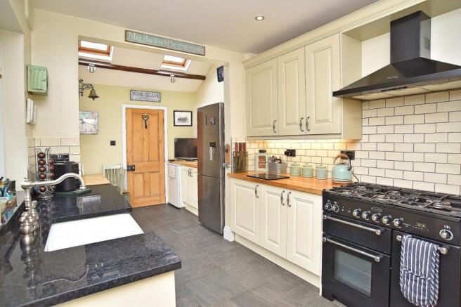 3 bed Semi-Detached for sale Image 5