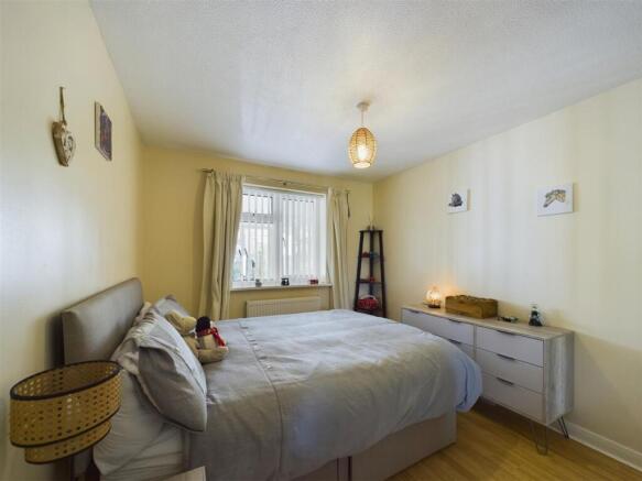 2 bed Semi-Detached Bungalow for sale Image 10