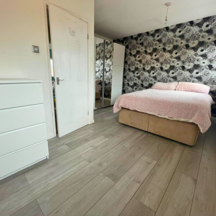 2 bed Semi-Detached to rent Image 4