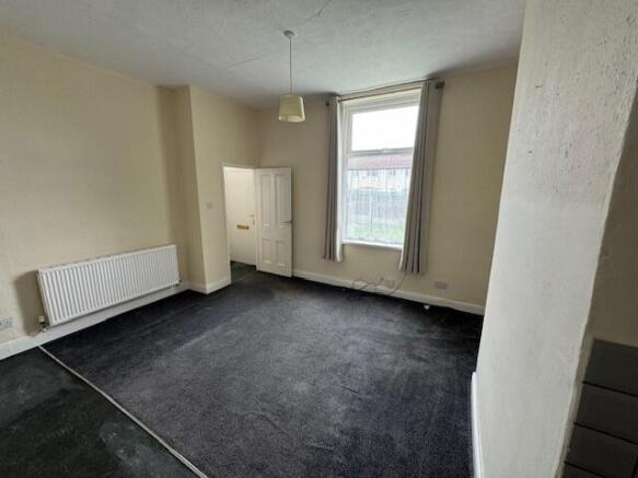 2 bed Terraced to rent Image 6