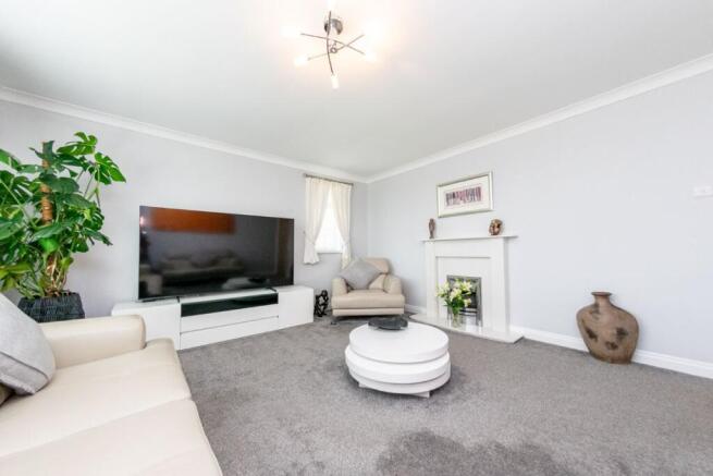 4 bed Detached for sale Image 8