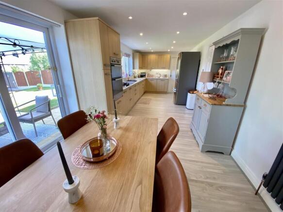 4 bed Detached for sale Image 12