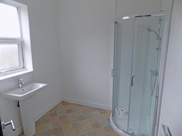 2 bed Apartment to rent Image 12