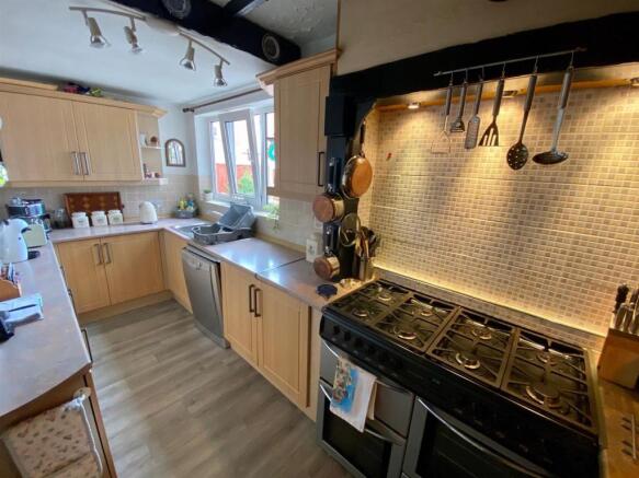 L Shaped Dining/Breakfast Kitchen