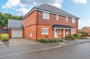 39, Nursery Green, Billingshurst RH14 0EQ
