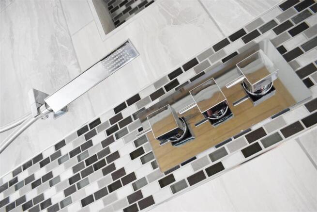 En-Suite 1 SHW B.JPG