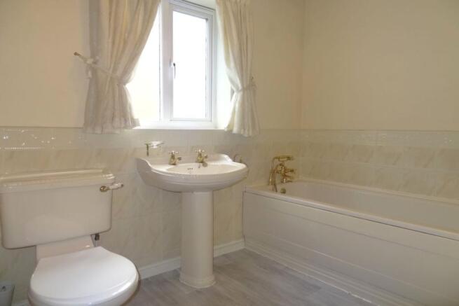 Family Bathroom / WC