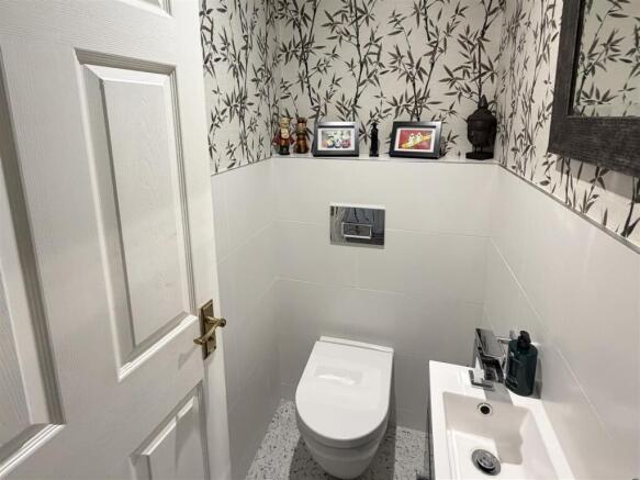 4 bed Detached for sale Image 12
