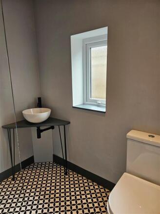 Bathroom 2.jpg